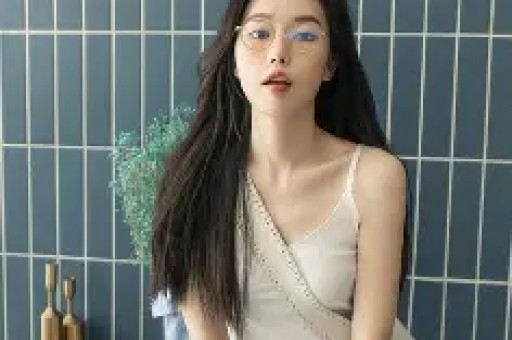 黄渤与神秘女子玩至深夜惹绯闻本尊发图公开女方身份否认出轨