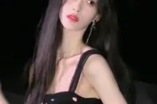 易易紫曝明星翻红后会耍大牌：红了之后就会耍大牌身边有很多